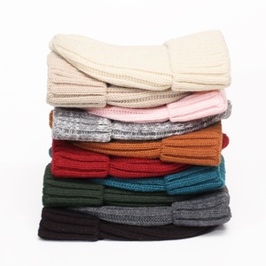 Bonnet de luxe doux en soie avec logo personnalisé, bonnet de nuit, bonnets d'hiver pour cheveux, vente en gros, bonnet unisexe vierge en satin et laine tricotée pour femme - Product Image 3