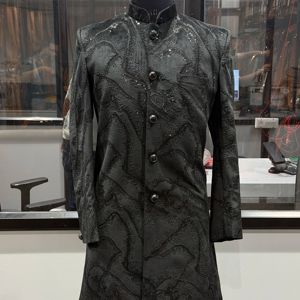 Veste Sherwani Traditionnelle en Velours Brodé Noir de Luxe pour Hommes, Été/Hiver, Tenue de Mariage Indo-Occidentale, Designer Bandhgala - Product Image 1