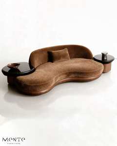 โซฟาไม้สักโค้งมนหรูหราแบบออร์แกนิก พร้อมโต๊ะข้างในตัว สำหรับโครงการรีสอร์ทและโรงแรมระดับไฮเอนด์ - Product Image 1