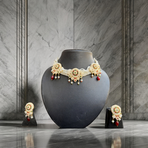 Ensemble de colliers Jaal Puwai faits à la main en laiton plaqué or avec des motifs floraux et des perles rouges et vertes, style ethnique indien pour femmes - Product Image 2
