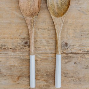 Ensemble cuillère et fourchette de service pour salade en résine et bois au design moderne, finition miroir plaqué or, manche long courbé, couleur personnalisable - Product Image 1