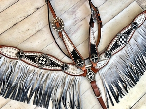 Ensemble de sellerie western en cuir pour cheval, coloré avec franges rouges, têtière et peitoral sculptés à la main - Accessoires d'équitation durables - Product Image 2