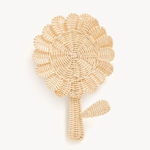 Décorations murales en rotin tressé à la main, en forme de fleur, pour les fêtes d'enfants et comme accent de chambre. - Product Image 1