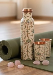 Juego de Botella de Agua de Cobre Puro Impreso con 2 Vasos, Recipiente de Cobre Artesanal para Sanación Ayurvédica, Diseño Floral Esmaltado, Ecológico - Product Image 2
