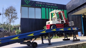 High Quality KONJO-RE 10 Tons <b>Hydraulic</b> Dock Ramp Anti-Slip Mesh Floor Electric <b>Hydraulic</b> Pump Motor 1.5 Years Warranty <b>Scrap</b> - Product Image 4