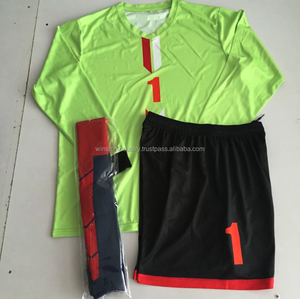 Maillot et chaussettes de football respirants professionnels personnalisés à séchage rapide avec design sportif, vêtements de football respirants à sublimation - Product Image 2