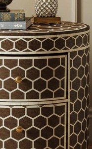 Table d'appoint de sol légère et personnalisée Belladec, design floral, en os incrusté, faite à la main, à deux tiroirs, pour intérieur - Product Image 5