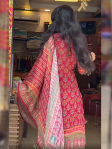 ชุดคุร์ตีผ้ามัสลินคอโอแบบน่ารัก ปี 2026 พร้อมกางเกง ผ้าคลุมไหล่ แขนยาว แต่งลูกไม้ลาตคานและกระจกแท้ ทำให้เทศกาลของคุณโดดเด่น - Product Image 4