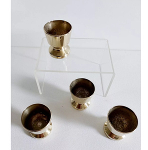 Portavasos de latón con logo personalizado, 4 piezas, portavasos de latón chapado en oro, diseño increíble, calidad superior a precio de mayoreo. - Product Image 1