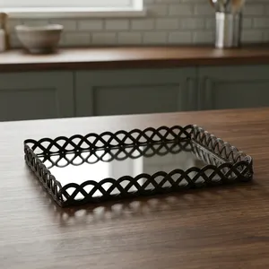 Plateau décoratif rectangulaire en métal au design artisanal, base miroir, motif géométrique moderne tressé horizontal, centre de table - Product Image 2