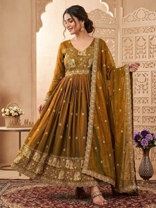 Leranath Fashion – Ensemble Anarkali long en micro-coton vert brodé Zari et sequins, style indien/pakistanais, avec dupatta, pour femme - Product Image 6