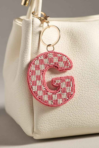 Llavero con inicial G bordado con cuentas de semillas a cuadros rosa y blanco, hecho a mano, estilo preppy, colgante para bolso, accesorio de joyería, regalo personalizado - Product Image 2