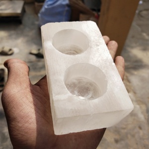 ที่วางเทียนถ้วยแบบธรรมชาติ Selenite ให้เทียนพิธีกรรมของคุณปลอดภัยและตั้งตรงในเชิงเทียนคริสตัล Selenite ที่ไม่เหมือนใคร - Product Image 4