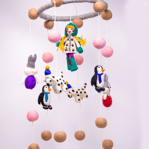 Móvil de Fieltro de Lana Hecho a Mano para Bebé, Decoración Colgante Ecológica para Cuarto de Bebé, Móvil de Cuna con Animales Adorables para Regalo de Recién Nacido - Product Image 4