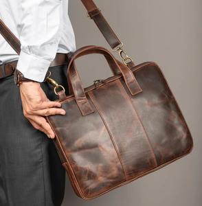 Bolso premium para portátil para hombres y mujeres, impermeable, tipo mensajero para oficina, con compartimento acolchado para trabajo, viajes y negocios. - Product Image 3