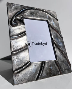 Cadre photo en métal élégant, accent décoratif de table par Tradebyd - Product Image 4