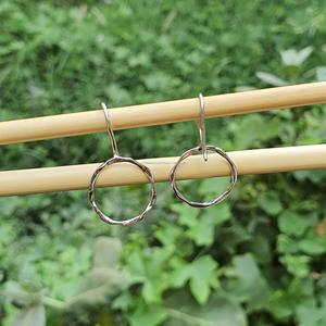 Elegantes y ligeros pendientes colgantes de círculo martillado de Plata de Ley 925 para mujer, pendientes de perlas de diamantes chapados en oro a la moda para boda - Product Image 5