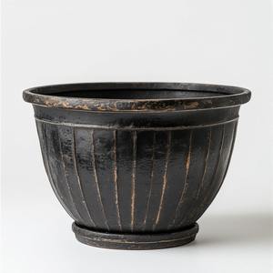 Jardinière en fer de qualité supérieure, conçue pour les maisons, les jardins et les balcons modernes, offrant une construction durable, une apparence élégante et une personnalisation possible. - Product Image 2