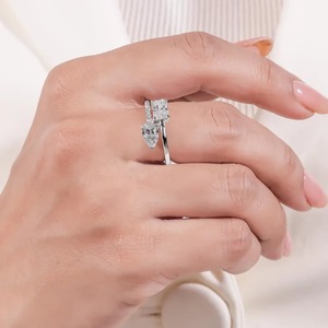 Anillo de diamantes Toi et Moi de oro macizo con corte de pera y radiante, anillo de compromiso de diamantes cultivados en laboratorio con corte mixto - Product Image 4