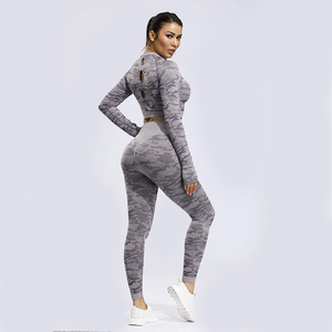 Vêtements de sport élégants pour un style de vie actif, ensemble de yoga avec soutien-gorge de sport et leggings amincissants. - Product Image 6