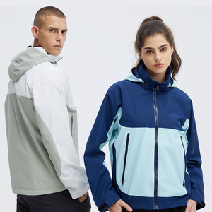 เสื้อแจ็คเก็ตผู้ชายสีดำกันลมแบบ Softshell กันน้ำ ระบายอากาศได้ดี มีฮู้ด ซิปปิด แบบลำลอง สำหรับใส่ในฤดูใบไม้ผลิ - Product Image 4