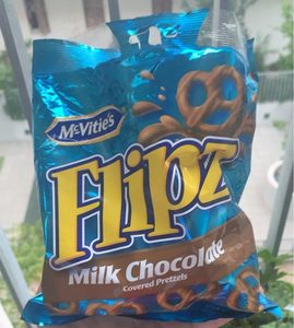 Flipz Pretzels Cubiertos de Chocolate 90g, Bocadillos Crujientes de Chocolate con Leche, Dulces y Salados, Venta al por Mayor de Confitería - Product Image 3