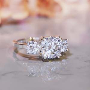 Anillo de Compromiso con Moissanita Corte Cojín, Chapado en Oro Rosa sobre Plata de Ley, Anillo Nupcial de Lujo para Boda, Aniversario o Fiesta - Product Image 4