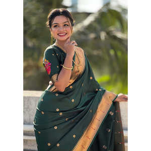 Sari en soie Paithani traditionnel spécial Vitthala God, vert bouteille, tissé avec des fils Zari, un magnifique foulard et un châle, 650g Elite Weaves - Product Image 3