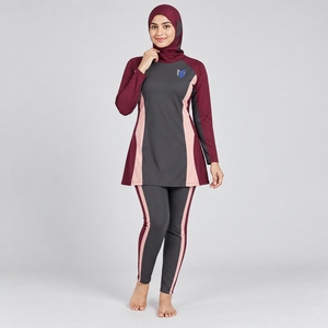 Ensemble Burkini Modeste Personnalisé 3 Pièces pour Femme – Tenue de Plage Micro-Stylée avec Logo Imprimé sur le Devant - Product Image 1