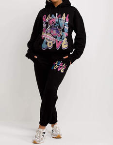 Conjunto Deportivo Informal de Dos Piezas con Capucha Negra para Mujer, con Estampado de Oso Colorido y Diseño de "Amor Radical" - Product Image 6