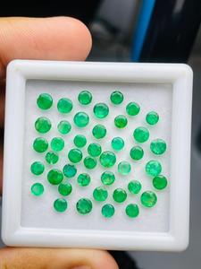 Lote de Esmeraldas Naturales de Zambia, Corte Zambia, Calidad AAA, Color Verde, Certificado IGI, Lustre Excelente, Corte y Pulido Perfectos para Joyería - Product Image 2