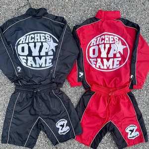 Conjunto Deportivo Rojo Riches Ova Fame para Hombre, Chaqueta y Pantalones Cortos de Poliéster Satinado con Logotipo Estampado en la Espalda, Ropa Urbana para Primavera - Product Image 6