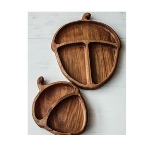 Plateau de service en bois fini à la main, avec une structure robuste, un aspect élégant et une utilisation polyvalente pour les réceptions et les repas. - Product Image 5