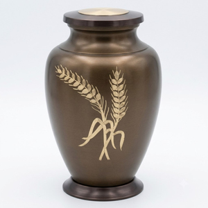 Urne funéraire artisanale en laiton de qualité supérieure pour cendres humaines adultes, élégante urne commémorative verte émaillée avec motif de feuille gravé - Product Image 5