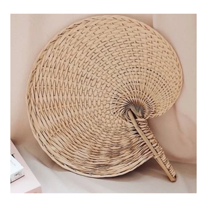Proveedor de Abanicos de Hoja de Bambú Hechos a Mano en Vietnam, Abanico Pintado al por Mayor, Artesanía Ecológica, Abanico Tradicional para Bodas 99 GD Helen - Product Image 3