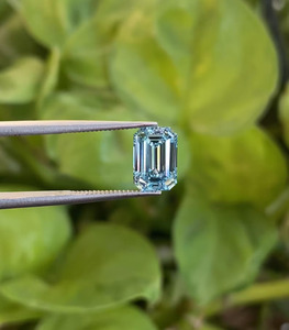 Diamante Suelto Cultivado en Laboratorio con Certificación IGI, Corte Esmeralda, Color Azul Fantasía, CVD, VVS VS, Corte Excelente para Joyería Fina - Product Image 1