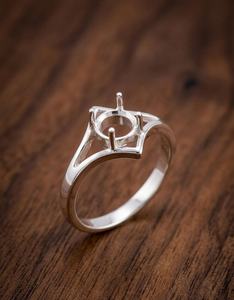 แหวนเงินแท้ 925 คุณภาพดี ขนาด 6 มม. ทรงกลม แบบ V Prong สำหรับฝังพลอย พร้อมร่องสำหรับติดตั้งพลอย - Product Image 6