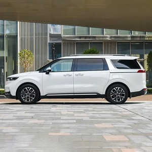 Kia Carnival MPV Premium avec un intérieur spacieux, des sièges confortables, des caractéristiques de sécurité avancées et une technologie moderne - Product Image 3