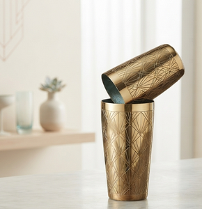 Utensilios de Bar de Calidad Superior, Coctelera de Acero Inoxidable con Diseño Grabado en Oro, Coctelera Personalizada para Alcohol, Vino y Cócteles - Product Image 1