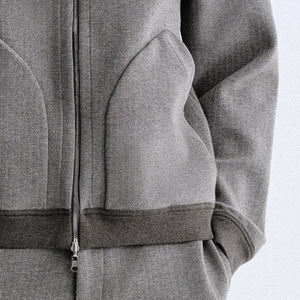 Design moderne et minimaliste pour un usage quotidien, matière douce pour un confort et une coupe décontractées, avec poches latérales et fermeture éclair, modèle 2026 - Product Image 4