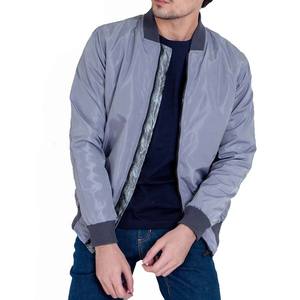 เสื้อแจ็คเก็ตบอมเบอร์ผู้ชาย ผลิตจากโพลีเอสเตอร์ ดีไซน์ล่าสุด มีหลายสี ขายดี รับสั่งทำเสื้อแจ็คเก็ตบอมเบอร์ผู้ชาย - Product Image 4