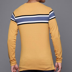 T-shirt tricoté à manches longues pour homme, col rond, bordure contrastante rayée, coupe décontractée, motif jaune, bleu et blanc - Product Image 3