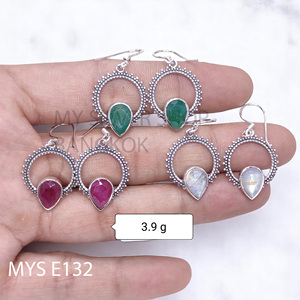 Boucles d'oreilles fines en argent sterling 925 avec cabochon en corindon émeraude MYS-E132, personnalisables OEM ODM, marque privée, bijoux indiens pour femmes - Product Image 1