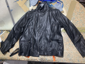 Blouson moto en cuir véritable pour homme avec fermeture éclair et plusieurs poches, coupe classique, col rabattable, vêtement d'extérieur pour l'automne - Product Image 5