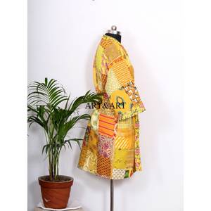 Robe kimono légère en coton avec imprimé floral traditionnel pour femme, idéale pour la nuit et la détente à la maison - Product Image 3