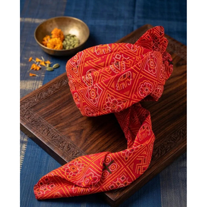ผ้าโพกหัวเจ้าบ่าวแบบดั้งเดิมลายแบนดานี สีแดงและสีส้ม แบบราชสถาน ซาฟา มารวารี สำหรับงานแต่งงาน พร้อมลวดลายแบบเจียปุรี บันเดจ ซาฟา - Product Image 3