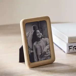 Cadre photo en bois élégant et artisanal pour présenter des œuvres d'art inspirées de la nature ou des photos de faune sauvage dans votre décoration intérieure - Product Image 5