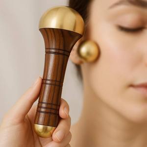 Rodillo de Masaje Facial de Madera Tradicional Kansa Bold Blossom, Pulido a Mano Mediante Fundición, para Drenaje Linfático y Contorno Facial - Product Image 1