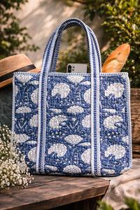 Sac de plage écologique en coton fleuri léger, sac fourre-tout matelassé fait main avec impression au bloc et poche intérieure pratique - Product Image 6