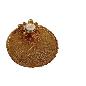 เชิงเทียนลายใบบัวเชิงเทียนทองเหลืองสีทองสำหรับตกแต่งบ้าน - Product Image 1